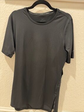 Nike Men’s Short-Sleeve Dri-FIT Tee - Charcoal Black